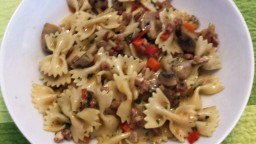 Recepta de cuina de Amanida de pasta amb cansalada viada
