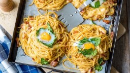 Recepta de cuina de Nius d'espaguetis amb espinacs i ou al forn