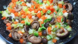 Recepta de cuina de Shiitake saltejats amb hortalisses i verdures