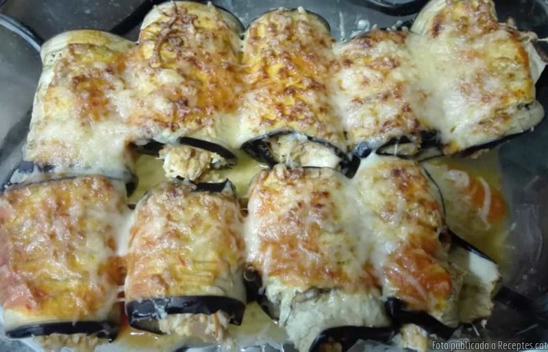 Canelons d'alberginia farcits d'ou dur i tonyina