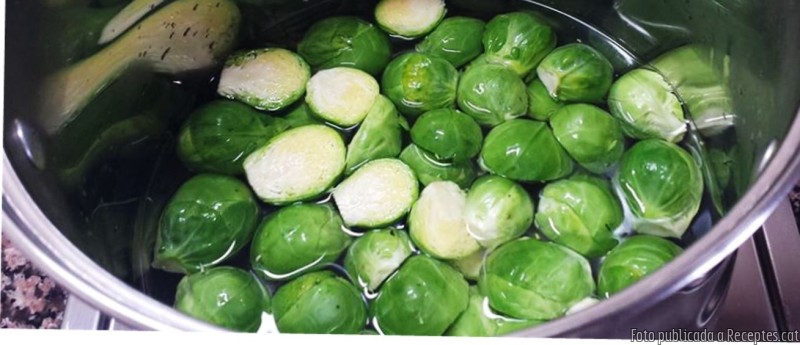 Cols de Brussel·les saltades amb botifarra de perol