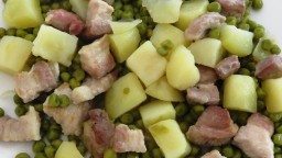 Recepta de cuina de Pèsols amb patates i cansalada viada