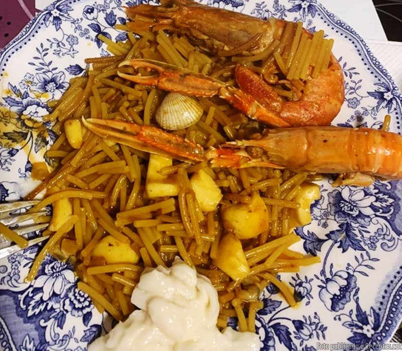 Fideuà de peix i marisc