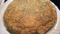 Recepta de cuina de Truita d'espàrrecs verds i alls tendres