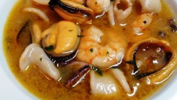 Recepta de cuina de Calamars  guisats amb llagostins i musclos