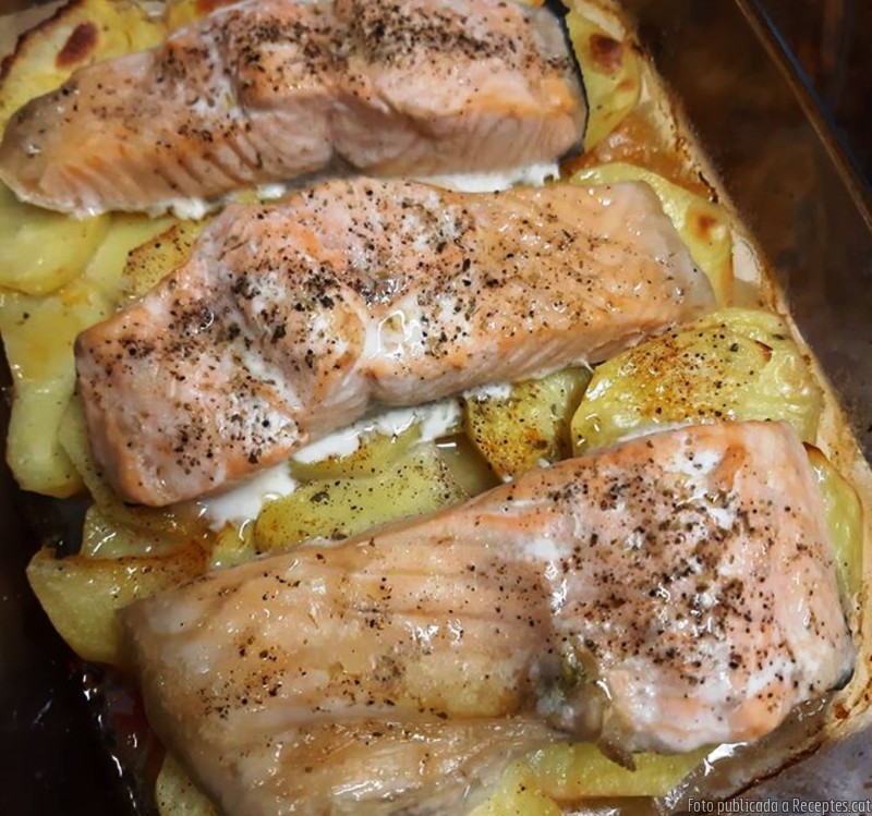 Salmó al forn amb patates