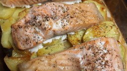 Recepta de cuina de Salmó al forn amb patates