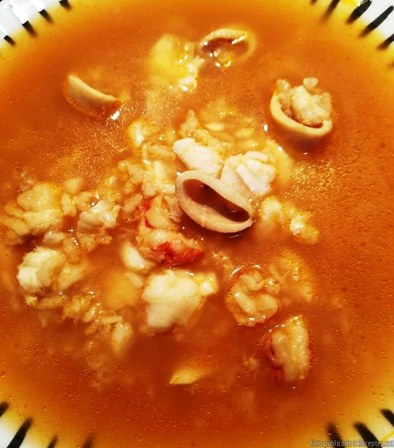 Sopa d'arròs amb peix i marisc