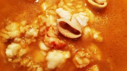 Sopa d'arròs amb peix i marisc
