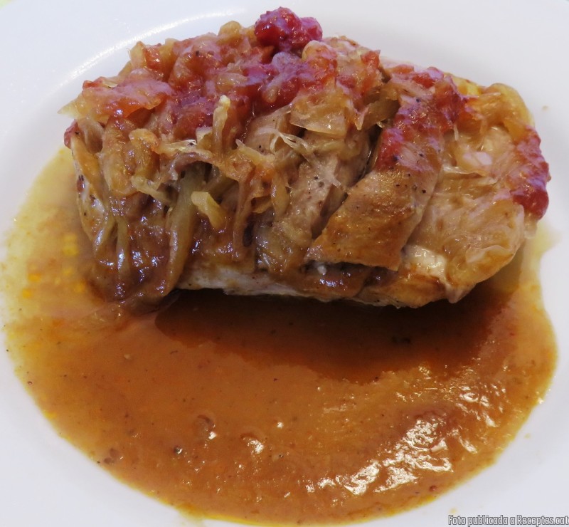 Llaminera de porc ibèric amb ceba caramel·litzada i melmelada de tomàquet