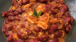Recepta de cuina de Mongetes vermelles amb bacallà a l'estil pobre