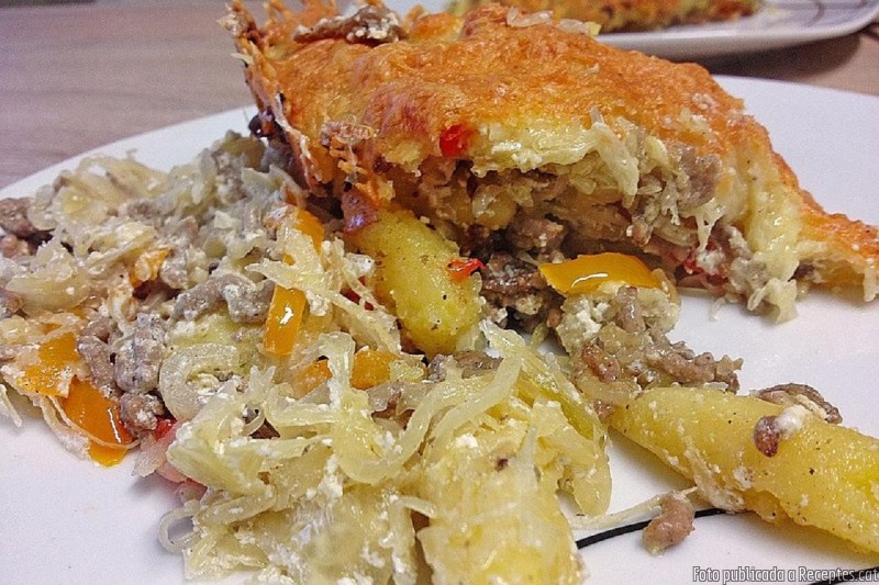 Carn picada amb xucrut i puré de patata