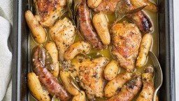 Salsitxes, pollastre i patates al forn