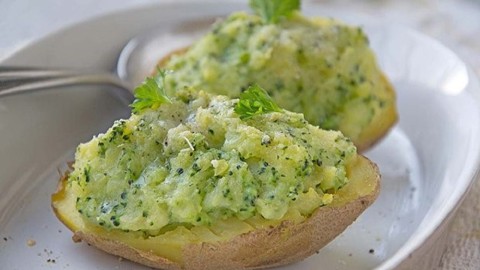 Patates farcides de bròquil i parmesà