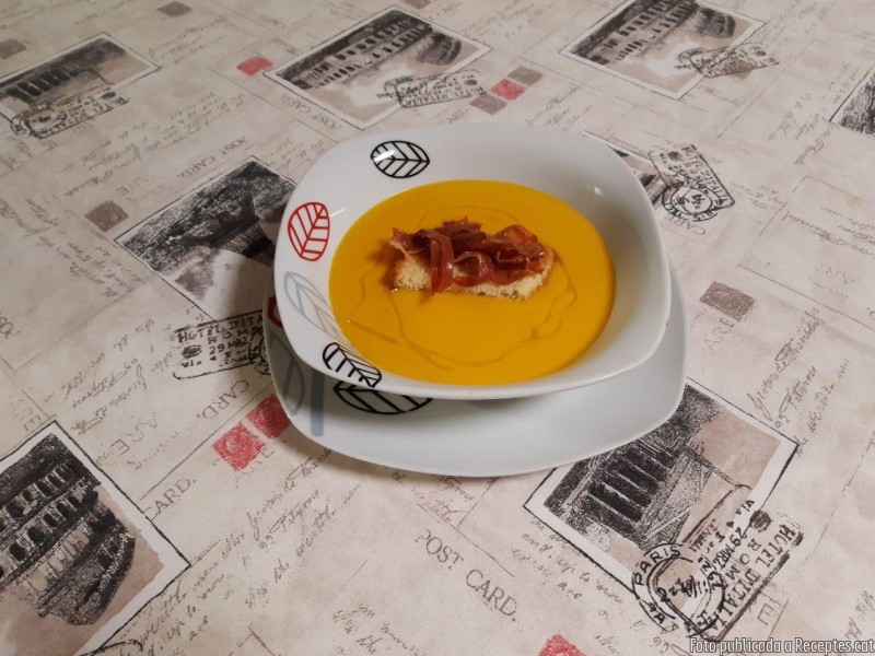 Crema de carbassa amb encenalls de pernil