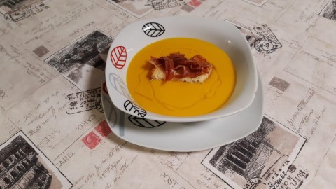Crema de carbassa amb encenalls de pernil