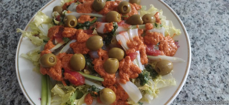 Esqueixada de bacallà amb romesco