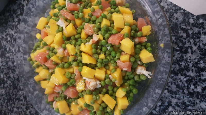 Plat fred de pèsols i gambes