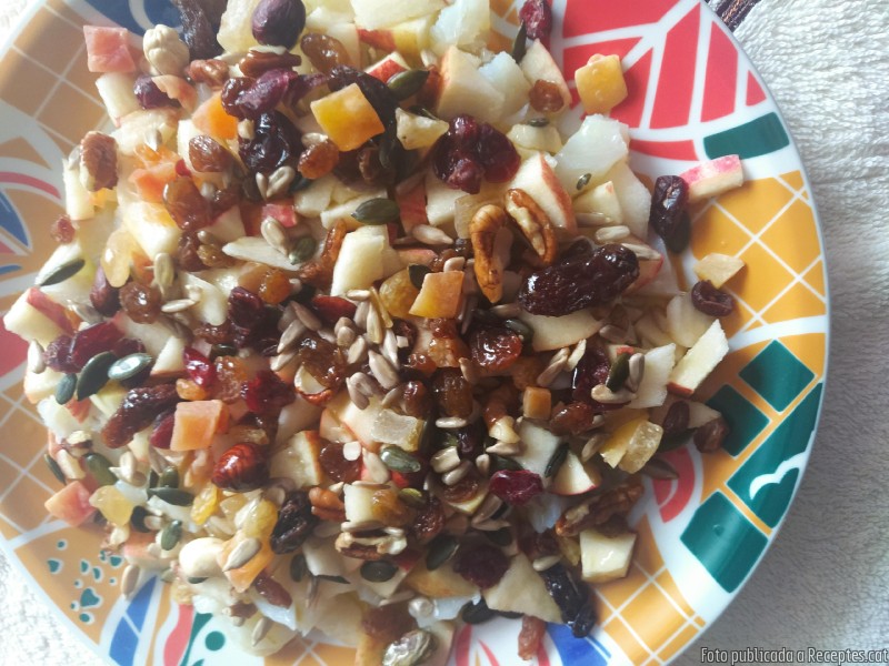 Esqueixada de bacallà amb fruits secs