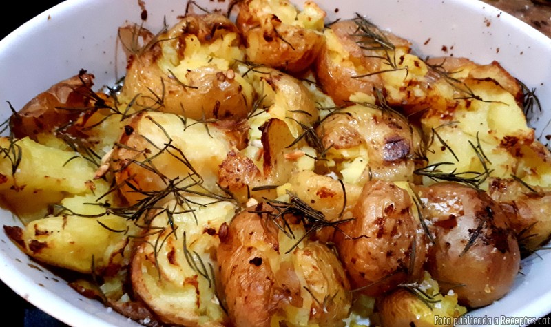 Pollastre al forn i patates amb romaní i llimona