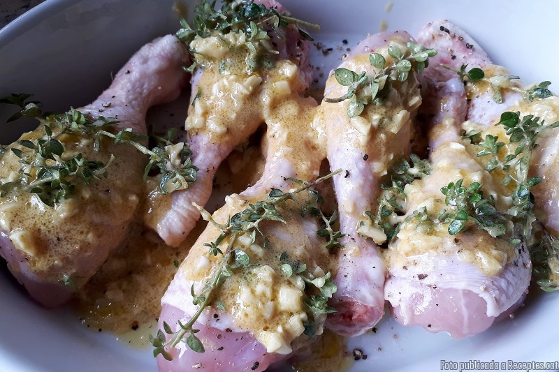 Pollastre al forn i patates amb romaní i llimona