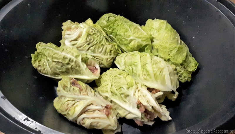 Farcellets de col al vapor amb salsa picant