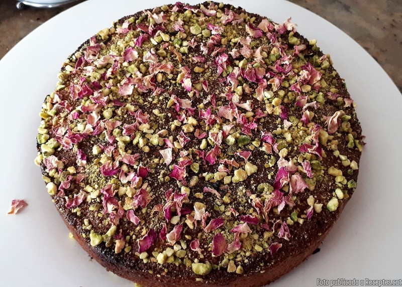 Pastis de festucs i semolina amb aigua de roses