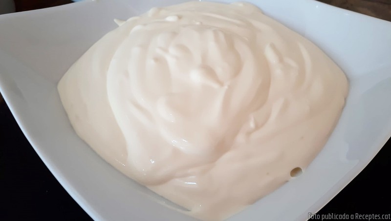 Pastis de festucs i semolina amb aigua de roses