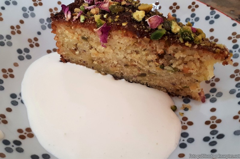 Pastis de festucs i semolina amb aigua de roses