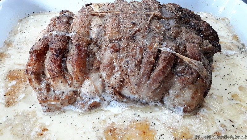 Llom sencer al forn amb ametlles i llet