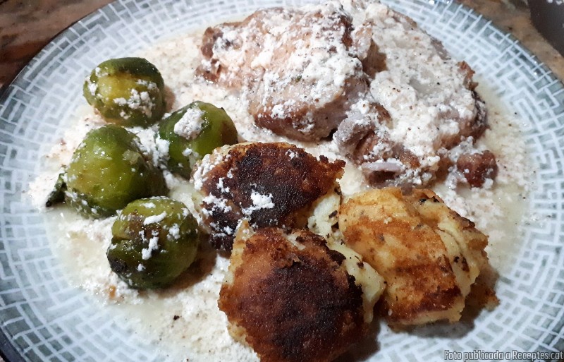 Llom sencer al forn amb ametlles i llet