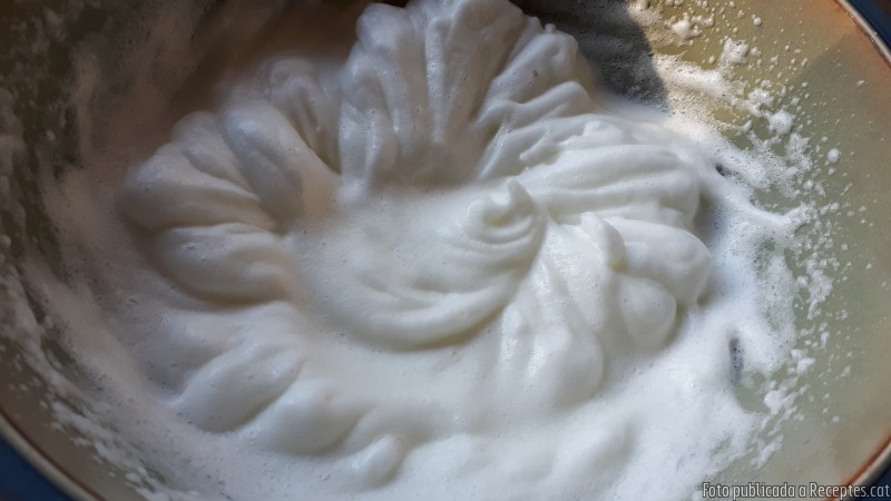 Pastis de blat de moro amb amanida de remolatxa i poma
