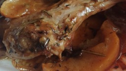 Recepta de cuina de Conill a les herbes amb poma