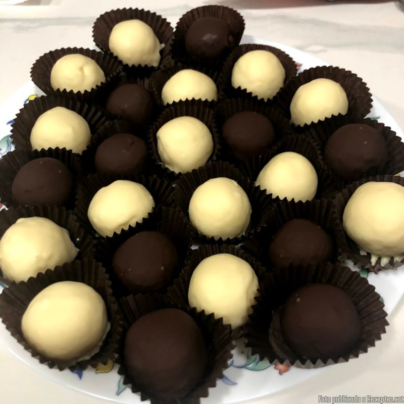 Boles de coco amb xocolata
