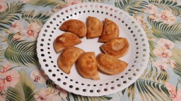 Recepta de cuina de Pastissets amb samfaina i pernil serrà