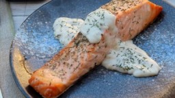 Salmó a l'anet amb la fregidora d'aire