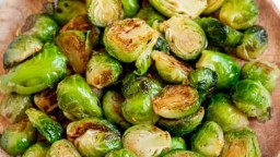 Cols de Brussel·les estofades amb cansalada, pernil i fredolics