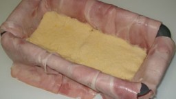 Recepta de cuina de Pastís de pa de motlle i pernil dolç