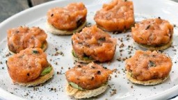 Recepta de cuina de Tartar de salmo amb les seves torradetes