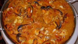 Recepta de cuina de Suquet de peix i marisc amb romesco