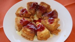 Recepta de cuina de Camembert fregit amb melmelada de tomàquet