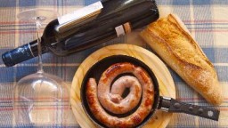 Recepta de cuina de Llonganissa fresca fregida amb vi