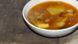 Recepta de cuina de Cassola de pollastre i carxofes amb arròs caldós i vi blanc