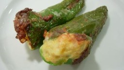 Recepta de cuina de Pebrots farcits de truita de patata