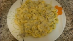 Recepta de cuina de Tortellinis amb salsa de Cabrales