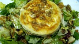 Recepta de cuina de Amanida tricolor de formatge de cabra  caramel•litzat