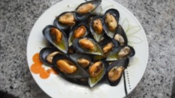 Recepta de cuina de Musclos de roca amb vinagreta de mel i romaní