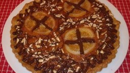 Recepta de cuina de Tortada dos textures, amb melmelada amarga de taronja, pinyons i fil de xocolata