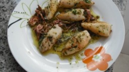Recepta de cuina de Calamars saltats amb all i julivert