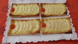 Recepta de cuina de Bandes de poma , amb crema